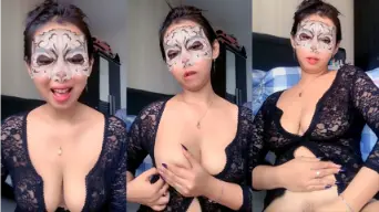 Live Host Kebaya Item Pentil Coklat Video by SangeLink